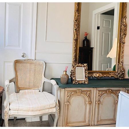 The Stays - Private Cozy 1 Bhr Apt On Main Floor Торонто Екстер'єр фото