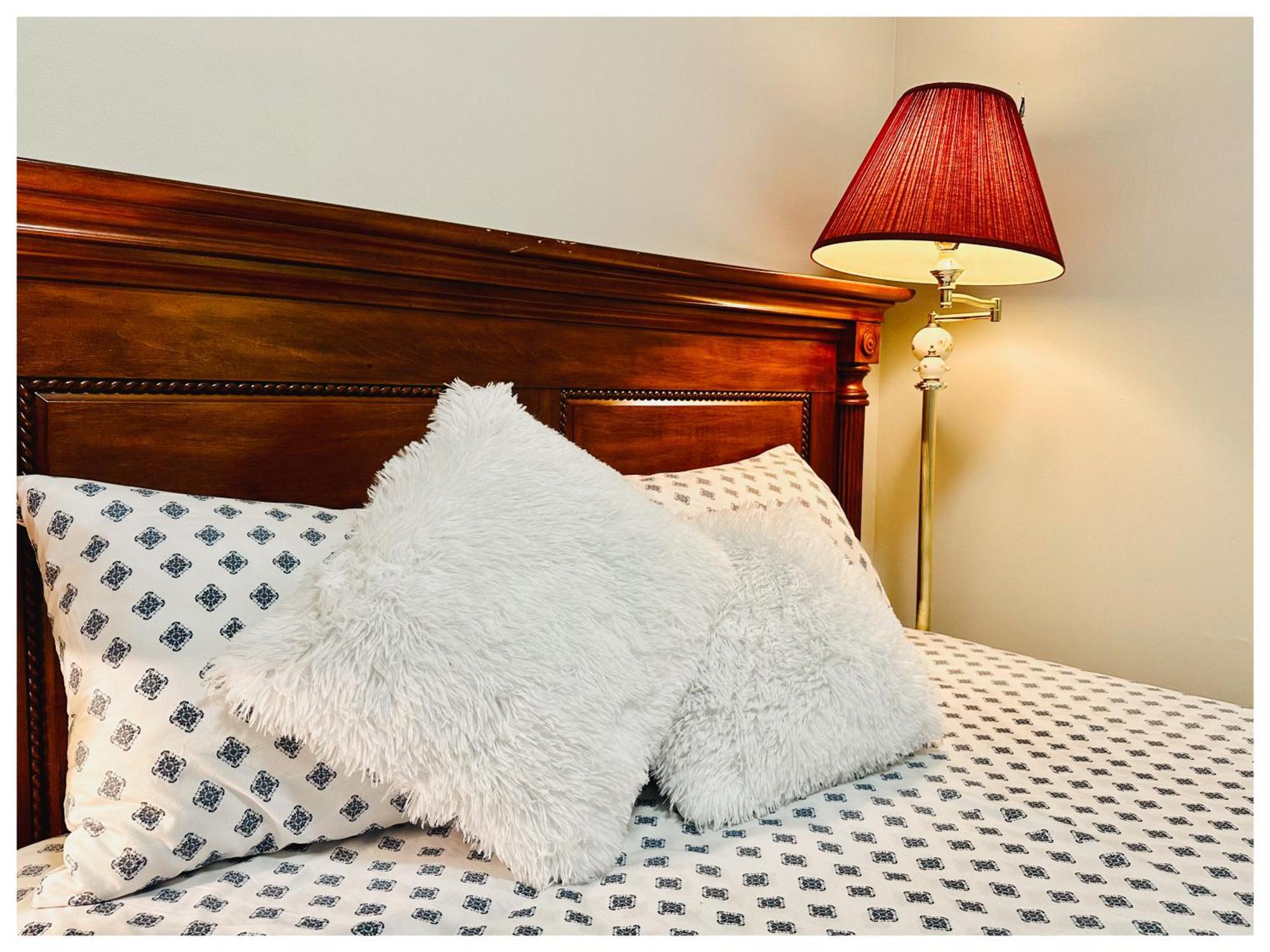 The Stays - Private Cozy 1 Bhr Apt On Main Floor Торонто Екстер'єр фото